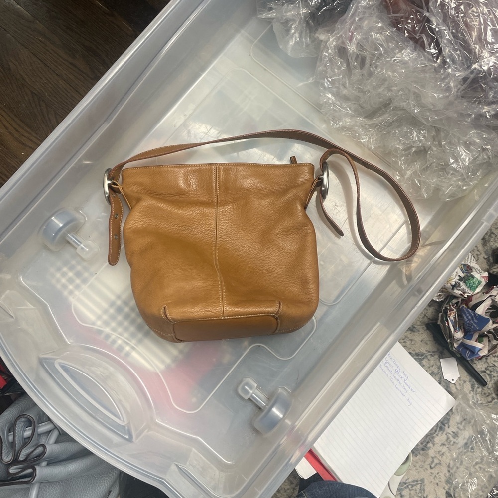Elegant Tan Tig & Co. Leather Shoulder Bag🔥